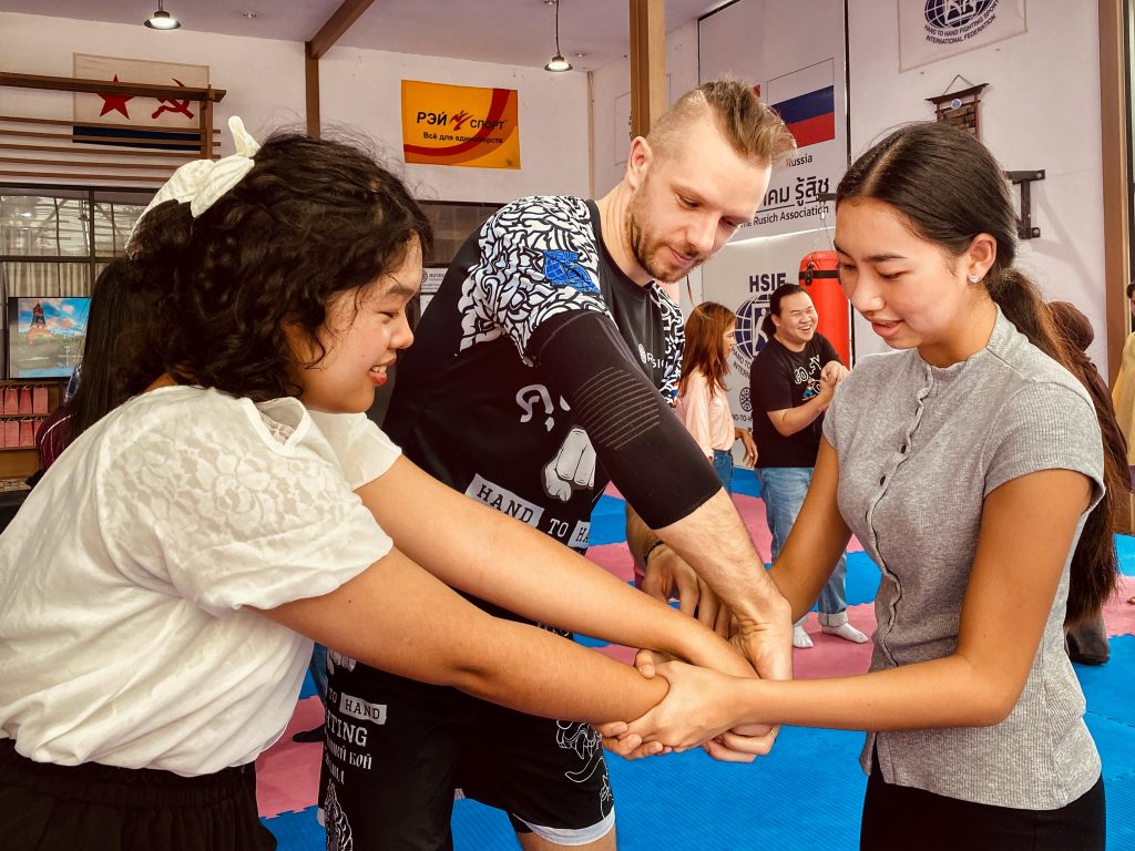 2_5454079205690080968