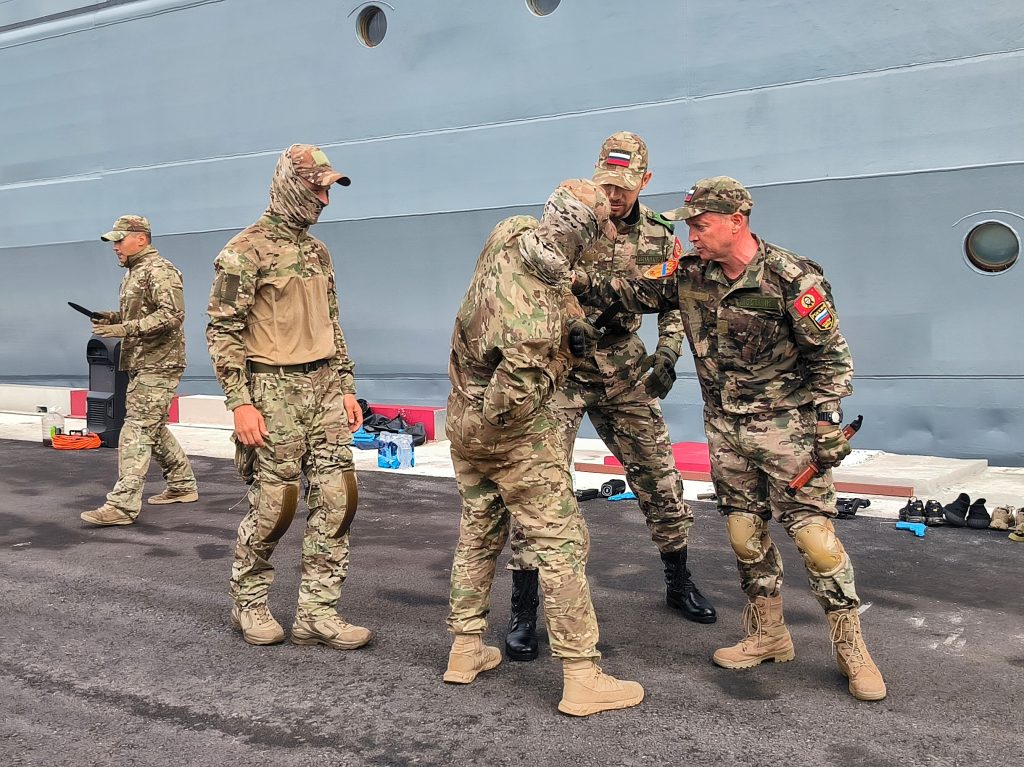 Мастер-класс по самообороне для экипажей российских военных кораблей