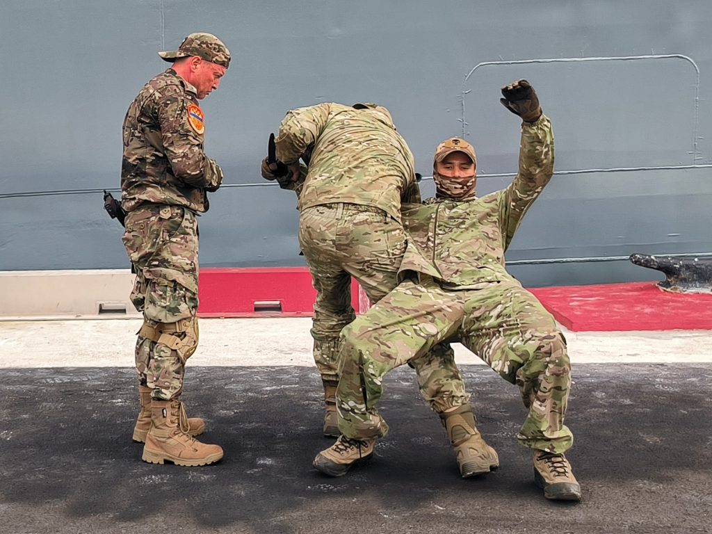 Мастер-класс по самообороне для экипажей российских военных кораблей