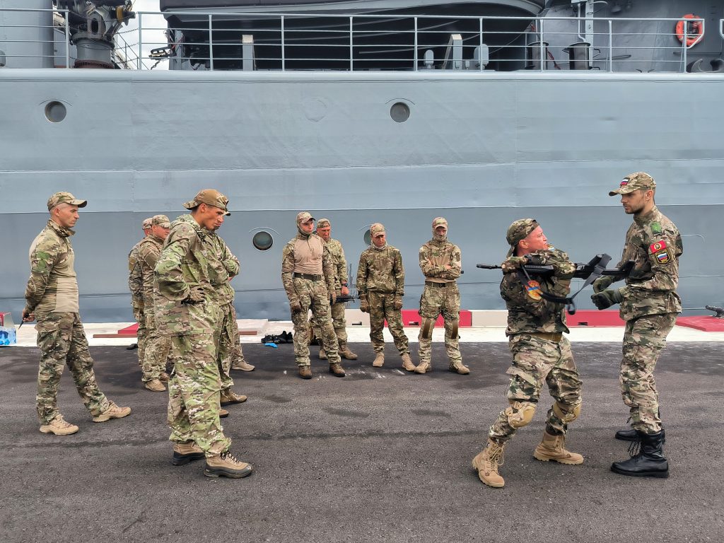 Мастер-класс по самообороне для экипажей российских военных кораблей